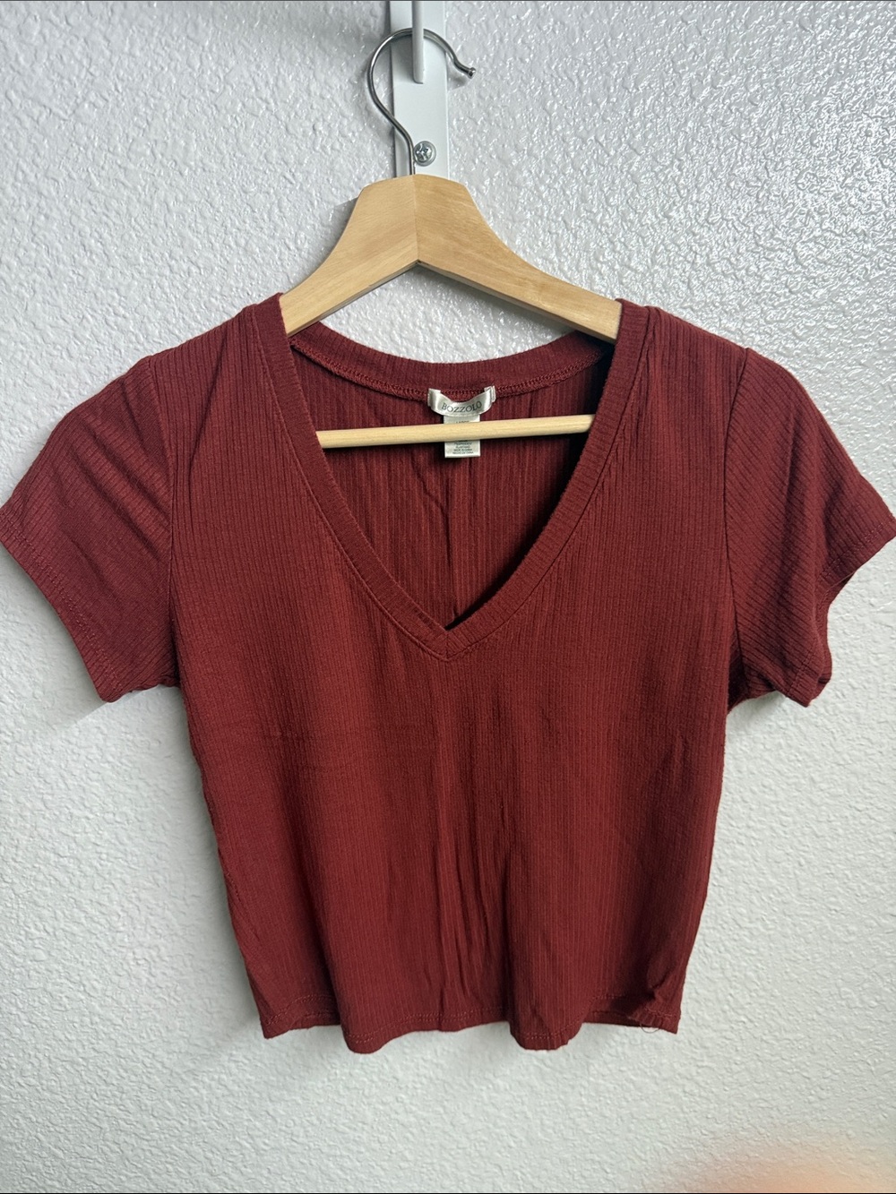 Bozzolo Short-Sleeve Ribbed V-Neck Crop Top - Rust